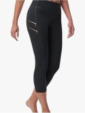Black High-Rise Capri Leggings with Gold Zip Pockets